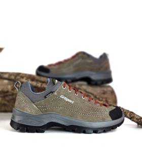 vista de los dos perfiles de Zapatilla trekking beige hombre impermeable