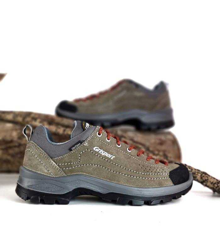 vista de los dos perfiles de Zapatilla trekking beige hombre impermeable