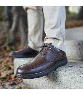 zapatos de cordones de invierno de piel marrones fabricados por Baerchi puestos