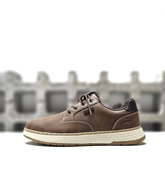 perfil lateral zapatos Skechers marrones invierno