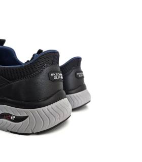 Skechers Arch Fit Chozen negras, vista del talon