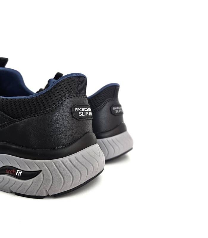 Skechers Arch Fit Chozen negras, vista del talon
