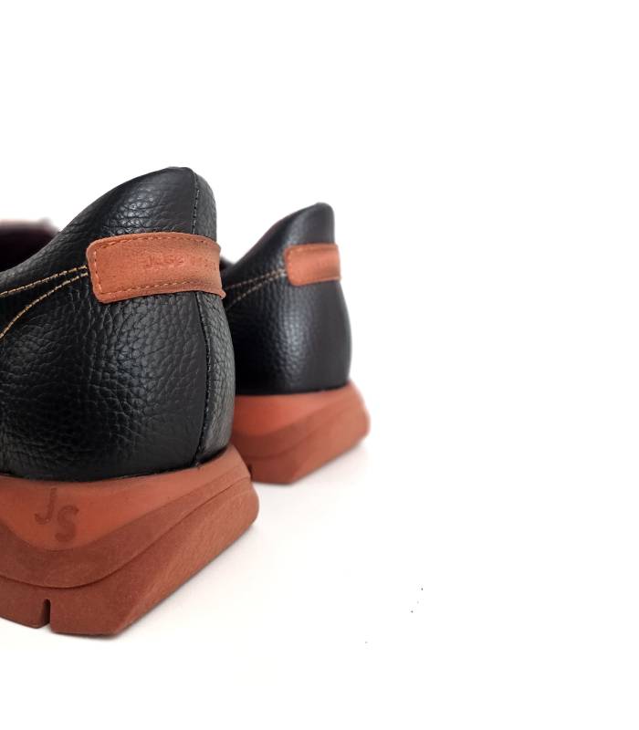 zapatos piel mujer cómodos negro, viat de la trasera con detalles naranjas