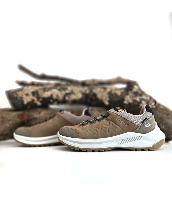 Zapatillas trekking mujer impermeables beige Grisport par completo