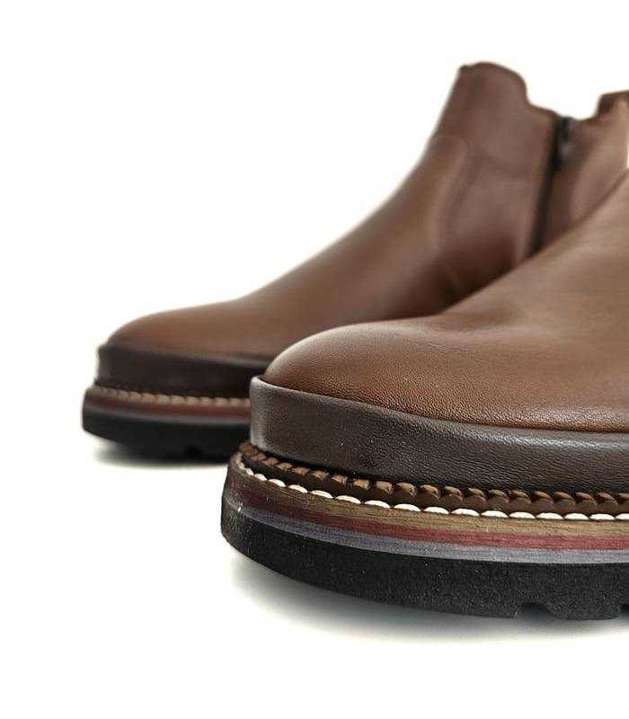 detalle costura y suela botines hombre piel Baerchi marrón claro
