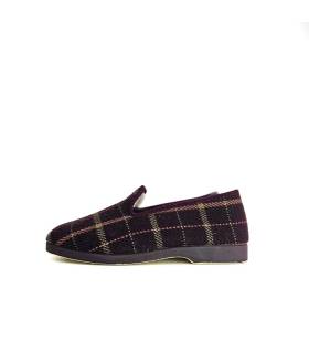 vista lateral de zapatillas para invierno de hombr en paño de cuadros burdeos