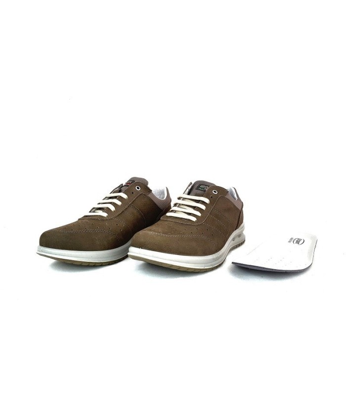 zapato de sport de hombre con cordones fabricado por grisport con piso ACTIVE en color beige