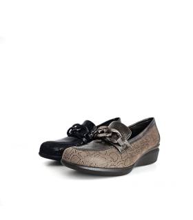 comparativa de los dos colores disponible negro y taupe del los mocasines anchos del Docotr Cutilaas