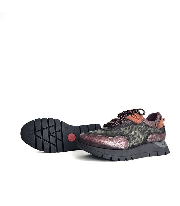 vista da la suela con plataforma de los zapatos comodos con animal print de Joase Saenz