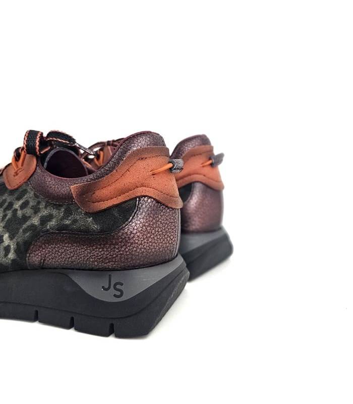 talón zapatos José Saenz con detalles de piel naranja