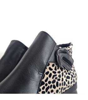 Botines mujer piel negra Comfort Class Noelia puestos con detalle lateral