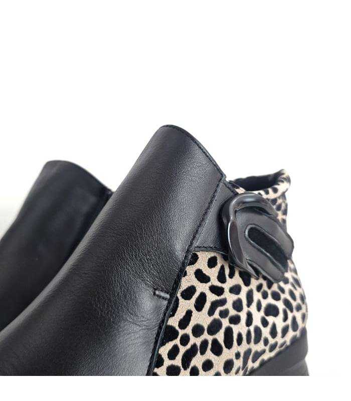 Botines mujer piel negra Comfort Class Noelia puestos con detalle lateral