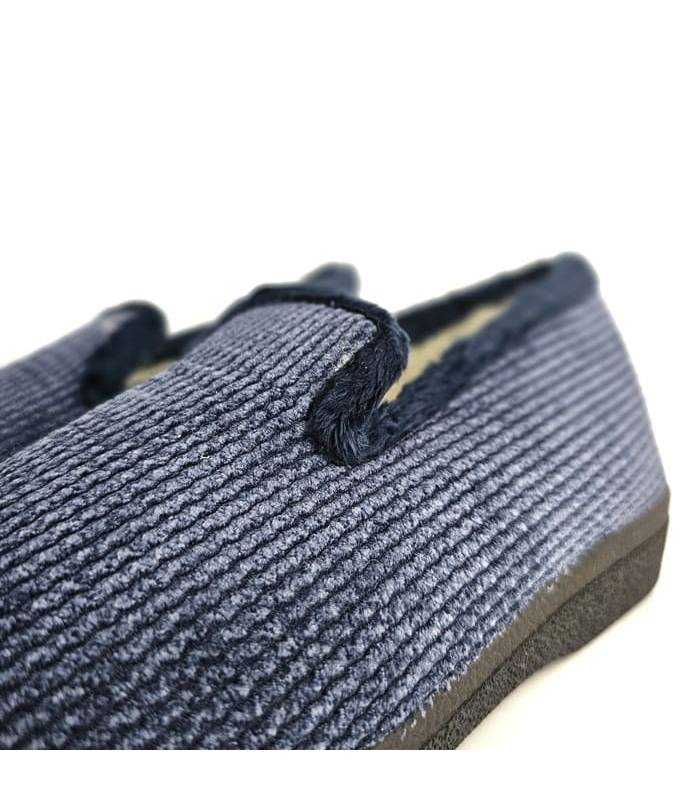 detalle del tejido de pana de las zapatillas de invierno azules de Plumaflex