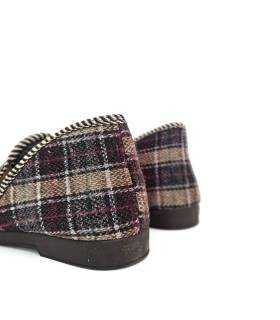 parte trasera zapatillas invierno cuadros marrones