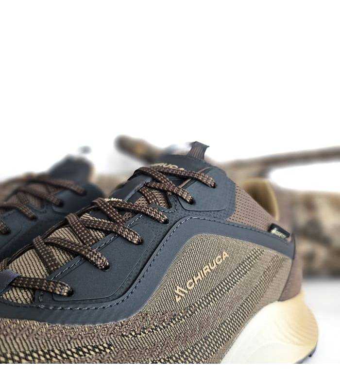 zapatillas hombre Gore-Tex marrones, detalle cordones
