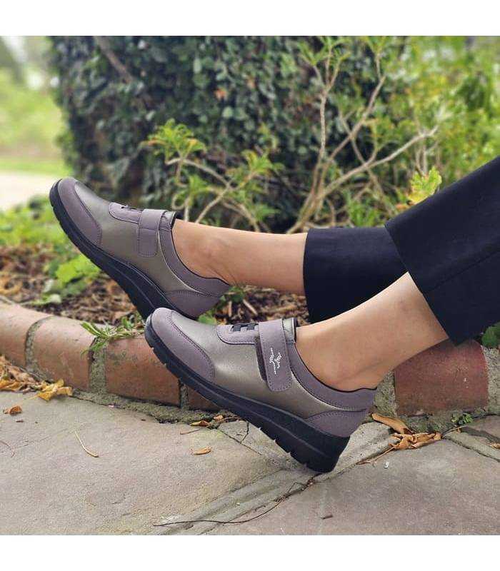 zapatos de horm a acnhos de mujer ligeros y comodos puestos