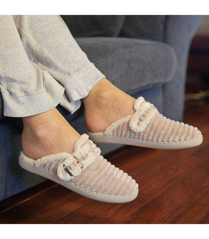 zapatillas de casa rosas tipo mocasin descalzas para mujer puestas
