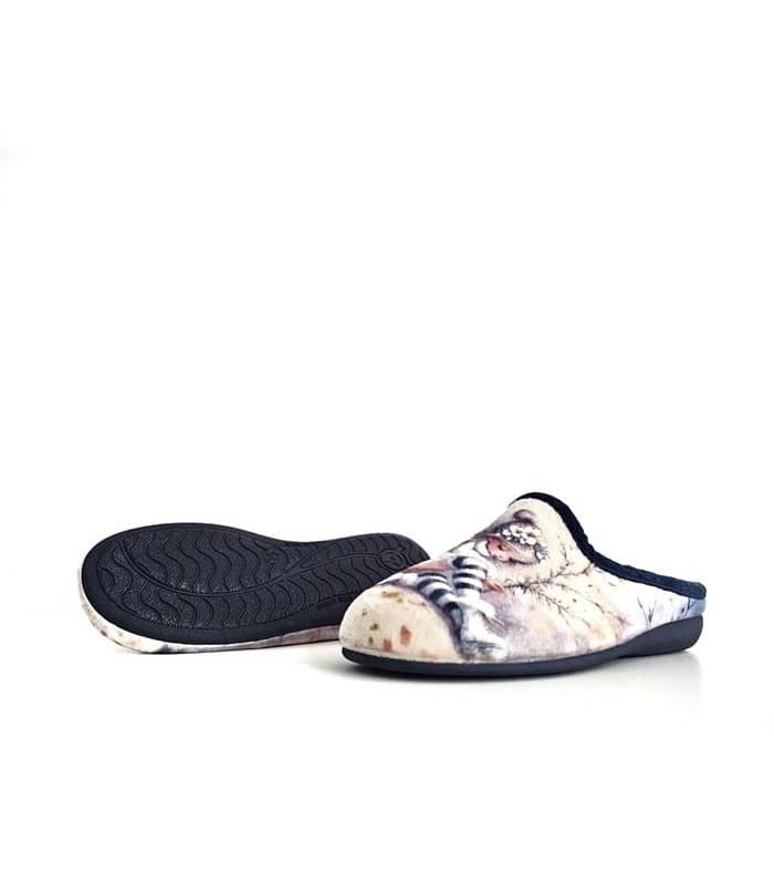 vista del piso antideslizante de zapatillas de cas de inierno con dibujo de hadas