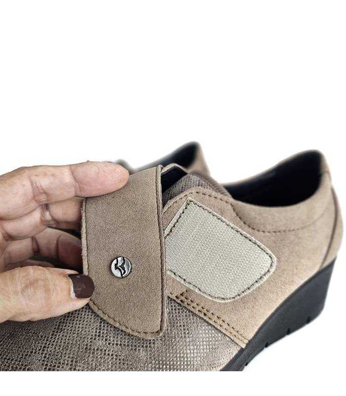 zapatos mujer beige cierre de velcro abierto cómodos