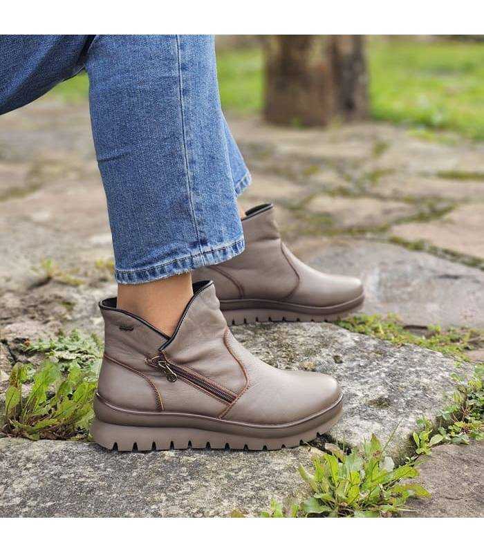 botines de piel comodos de Treintas para ujer puestos