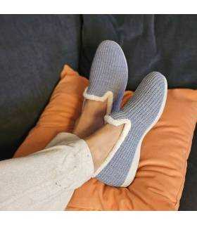 zapatillas de invierno azules de Garrido Muro puestas