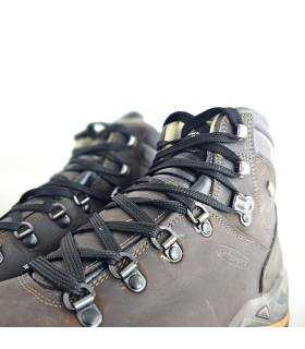Detalle piel encerada botas trekking Grisport marrones