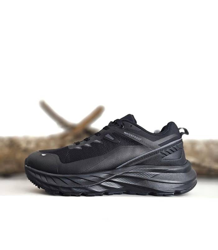 perfil lateral zapatillas trekking impermeables hombre
