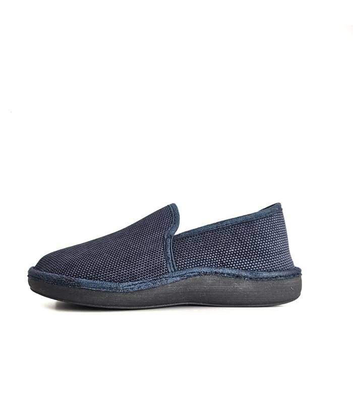 vista lateral de zapatillas españolas azles comodas