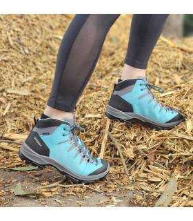vista lteral de las botas de senderismo para mujer puestas de Grisport