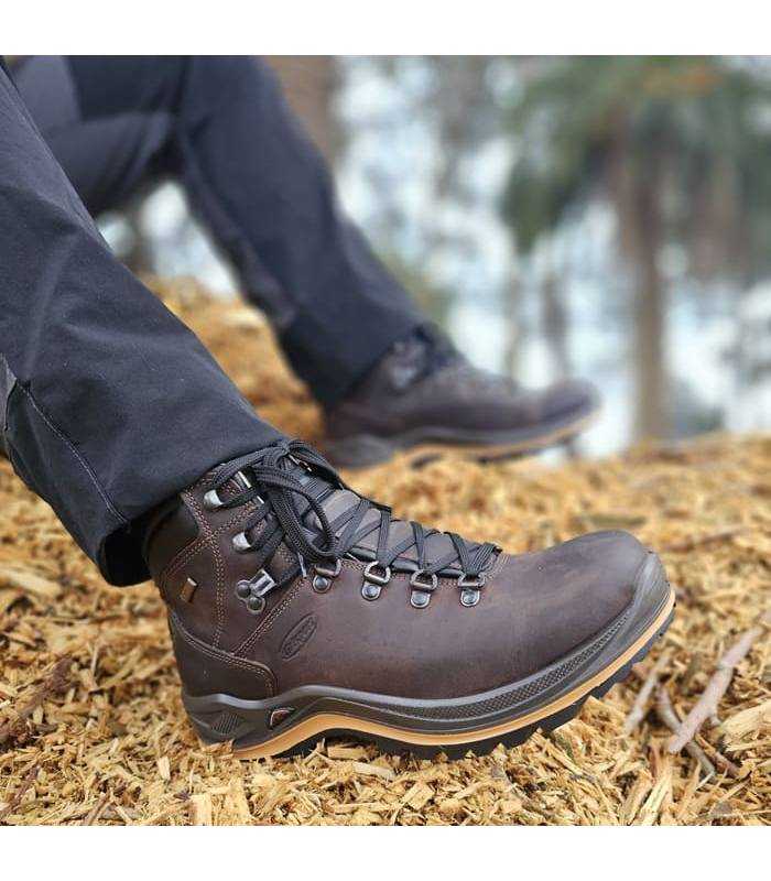 vista lateral de botas impermeables de senderismo para hombre de Grisport
