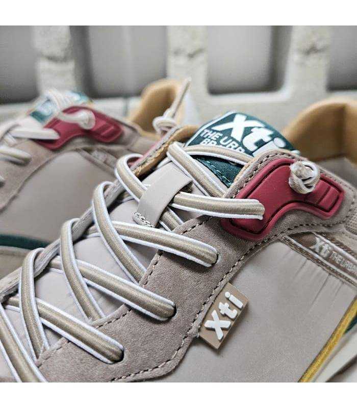 zapatillas XTI hombre verano beige, detalle de cordones elasticos