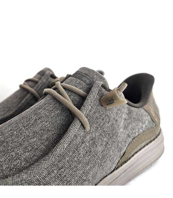 detalle de cordones elasticos de los zapatos slip-ins de lona de Skechers