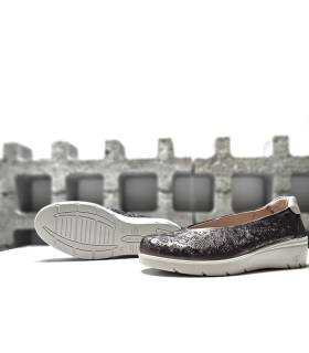 Vista lateral zapatos salón Laura Azaña cuña ligera