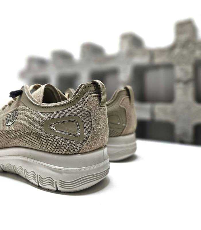 vista trasera de zapatillas beige de laura Azaña