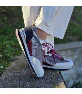 sneakers de mujer modelo New ork de anekke puestas