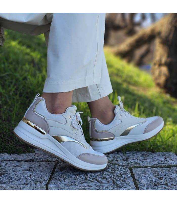 Zapatillas Skechers Billion Monroe mujer cuña puestas.
