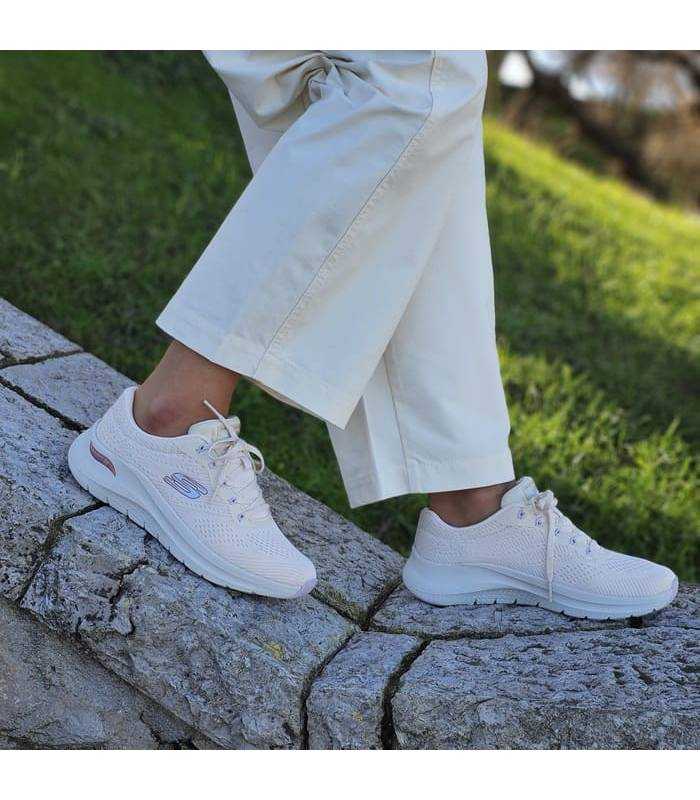 Zapatillas Skechers Arch Fit 2.0 Big League mujer puestas