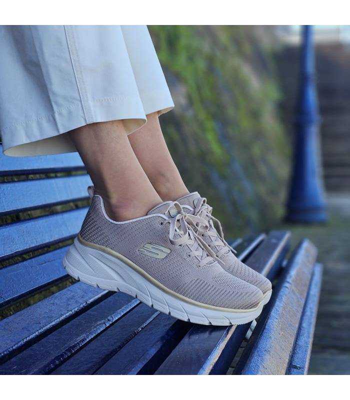 Skechers zapatillas Fashion Fit mujer beige puestas