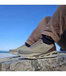 Skechers Slip-ins Arch Fit Orvan Kincade hombre puestas
