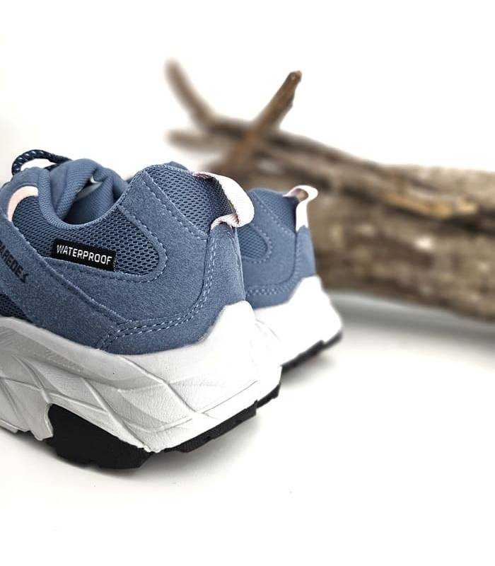vista trasera zapatillas trekking impermeables mujer azul