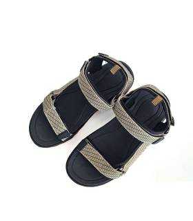 vista superior sandalias senderismo hombre marrón