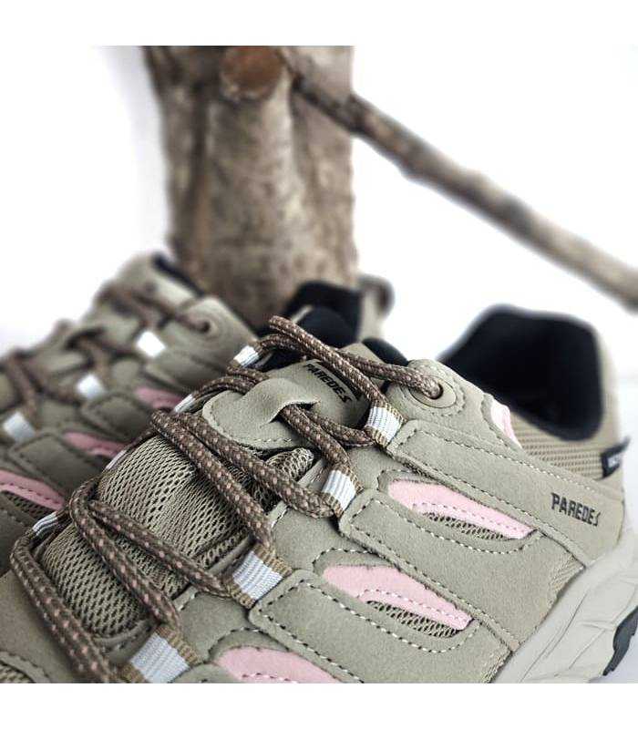 detalle cordones zapatillas trekking mujer Paredes beige