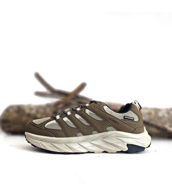 perfil lateral zapatillas trekking hombre marrón