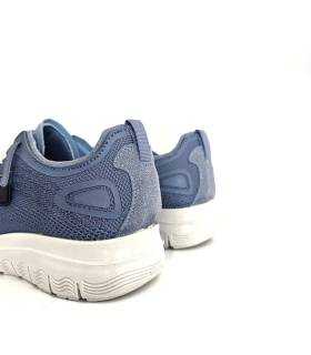 vista trasera de zapatillas azules de laura Azaña