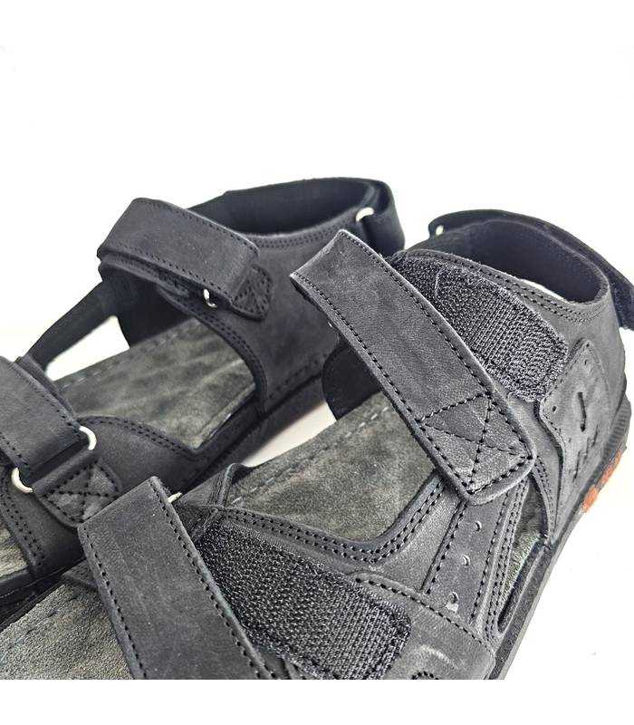 vista completa sandalias confort negras con los cierres de velcro abiertos