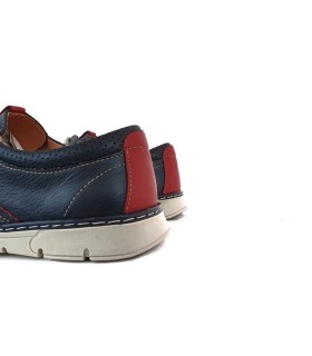 zapato de hombre de piel en color azul de cordones con una suela muy ligera fabricado por Luisetti con plantilla extraible.