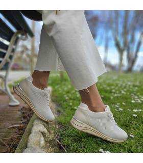 zapatillas Treintas mujer verano color beige puestas