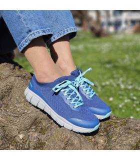 zapatillas deprtivas de Paredes para verano azules puestas