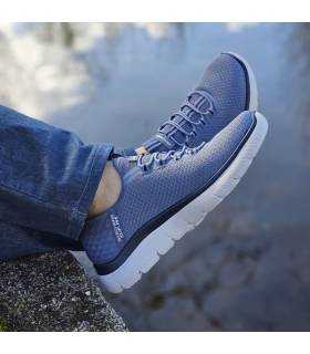 zapatillas deportivas azul calro slip-ins de Skechers pùestas