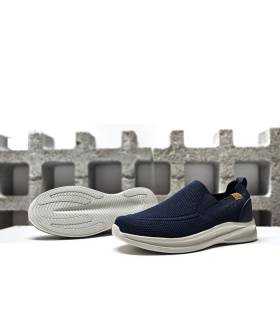 vista del piso flexible y comodo de las zapatillas tipo mocasin azul